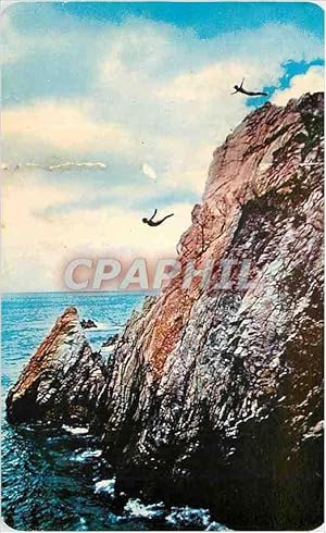 Immagine del venditore per Carte Postale Moderne Native boys thrill spectators with high dives into the shallow foamy waters of The Quebrada venduto da CPAPHIL