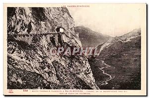 Imagen del vendedor de Carte Postale Ancienne Route thermale d'Argeles a Eaux Bonnes Tunnel de la Roche Bazen sur le flacn de Bourbroux a la venta por CPAPHIL