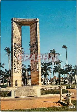 Carte Postale Moderne Guyane française Cayenne Place des Palmistes La statue de Felix Eboue Gouve...