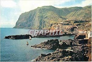 Bild des Verkufers fr Carte Postale Moderne Madeira 539 cabo girao (world s second highest sea cliff) with camara de lobos village in the foreground zum Verkauf von CPAPHIL