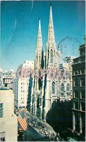 Bild des Verkufers fr Carte Postale Moderne St Patrick's Catherine The Stately Twin Spires from Fifth Avenue zum Verkauf von CPAPHIL