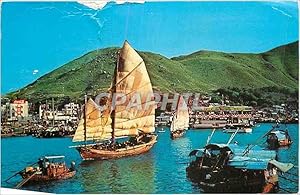 Bild des Verkufers fr Carte Postale Moderne Scenery of aberdeen harbour the fishing juks salling with the floating zum Verkauf von CPAPHIL