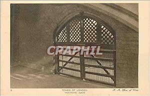 Immagine del venditore per Carte Postale Ancienne London Tower of London Traitors Gate venduto da CPAPHIL