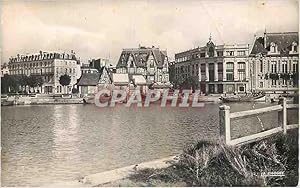 Image du vendeur pour Carte Postale Moderne 149 trouville(calvados) la reine des plages htel bellevue et les nouvelles galeries mis en vente par CPAPHIL