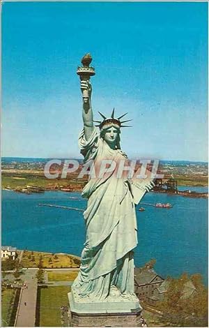 Carte Postale Moderne Statue of Liberty this famous Symbol of Peace Entrance to New York Harbor
