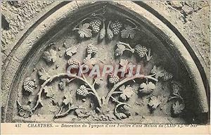 Image du vendeur pour Carte Postale Ancienne Chartres Decoration du Tympan d'une Fenetre d'une Maison du (XIIIe s) mis en vente par CPAPHIL