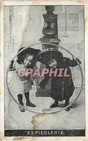 Seller image for Carte Postale Ancienne Espieglerie Paris Enfants for sale by CPAPHIL