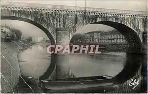 Image du vendeur pour Carte Postale Moderne 283 dax (landes) le pont du chemin de fer au fond htels des bagnots et splendid mis en vente par CPAPHIL