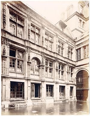 France, Rouen, façade typique, ornements, sculptures, intérieur de cour