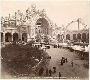 France, Paris, parc du Champ de Mars, palais de l'électricité