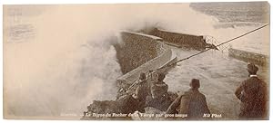 France, Biarritz, la digue du rocher de la Vierge par gros temps