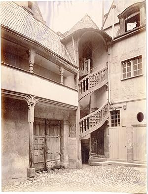 France, Tours, cour intérieure, escaliers colimaçon, décoration, ornements