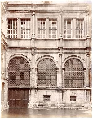 France, Rouen, façade typique, ornements, sculptures