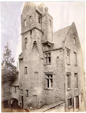 France, Bayeux, residence typique, château entrée principale sur une tour