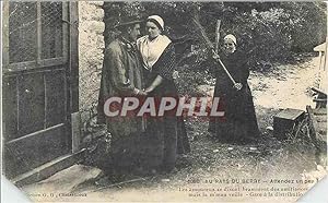 Bild des Verkufers fr Carte Postale Ancienne au Pays du Berry Attendez un peu Folklore zum Verkauf von CPAPHIL