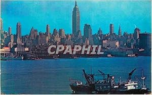 Image du vendeur pour Carte Postale Moderne View of the midtown skyline of manhattan by the empire state building mis en vente par CPAPHIL