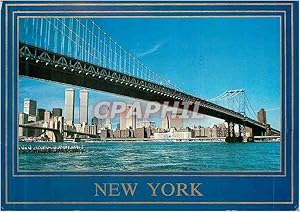 Carte Postale Moderne The Manhattan Bridge with Downtown New York skyline The East River is in th...