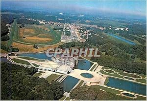 Seller image for Carte Postale Moderne Chantilly (Oise) le Chteau et le Champ de Courses for sale by CPAPHIL