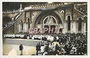 Image du vendeur pour Carte Postale Moderne Lourdes Benediction des Malades devant le Rosaire mis en vente par CPAPHIL