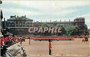 Image du vendeur pour Carte Postale Moderne London Trooping The Colour Horse Guards Parade mis en vente par CPAPHIL