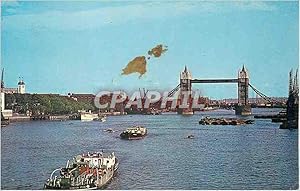 Seller image for Carte Postale Moderne The Pool of London Looking from London Bridge towards Tower Bridge for sale by CPAPHIL