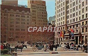 Carte Postale Moderne The Familiar is the Hansom Cab awaiting Passengers for a Ride Through Centr...