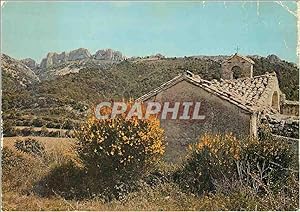 Bild des Verkufers fr Carte Postale Moderne Les Belles Images de Provence Vieille Chapelle Romane et Les Dentelles de Montmirail a l'Horizon zum Verkauf von CPAPHIL