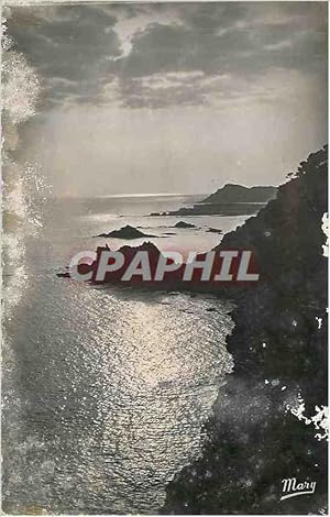 Seller image for Carte Postale Moderne Le Brusc (Var) Le Mont Salvat Contre Jour sur le Gaou for sale by CPAPHIL