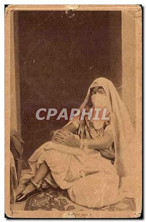 Bild des Verkufers fr Carte Postale Ancienne Folklore Femme arabe zum Verkauf von CPAPHIL