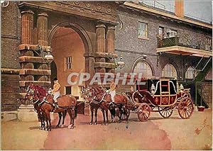 Immagine del venditore per Carte Postale Moderne Royal State Road Landau and four Bay Horses Thes elegant Landaus with Postillion in State Livery can be seen on cere venduto da CPAPHIL