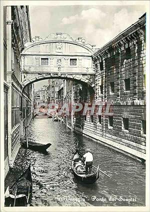 Image du vendeur pour Carte Postale Moderne Venezia Ponte dei Sospizi Bateaux mis en vente par CPAPHIL