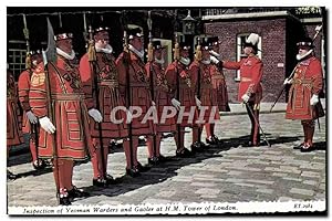 Imagen del vendedor de Grande Bretagne londres London Carte Postale Ancienne inspection of Yeoman Wardens and Gaoler at HM Tower of london (uniform uniformes) a la venta por CPAPHIL