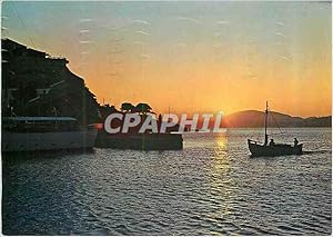 Seller image for Carte Postale Moderne Hydra Arrivee au Port le Soir Bateau for sale by CPAPHIL