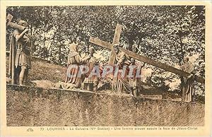 Image du vendeur pour Carte Postale Ancienne Lourdes Le Calvaire (VIe station) Une Femme Pieuse Essuie la Face de Jesus Christ mis en vente par CPAPHIL