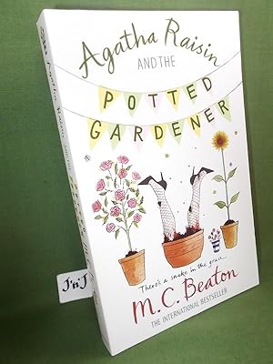 Imagen del vendedor de AGATHA RAISIN AND THE POTTED GARDENER a la venta por Jeff 'n' Joys Quality Books