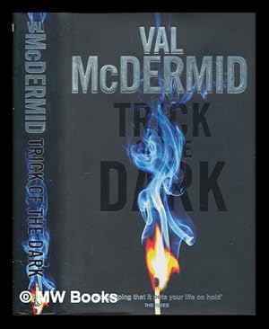 Imagen del vendedor de Trick of the dark / Val McDermid a la venta por MW Books