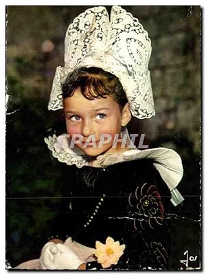 Seller image for Carte Postale Ancienne Bretagne Fillette portant la coiffe Benodet Fouesnant (folklore) for sale by CPAPHIL