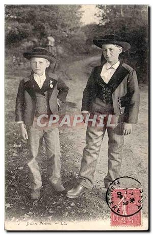 Image du vendeur pour Folklore - Costumes - Jeunes Bretons - Enfants - Bretagne - Carte Postale Ancienne mis en vente par CPAPHIL