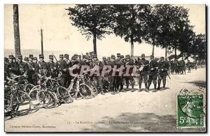 Carte Postale Ancienne Militaria La bataillon cycliste La halte apres le combat (velo cycle cycling)