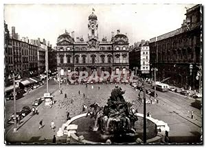 Image du vendeur pour Carte Postale Ancienne Lyon Carte Postale Ancienne La place des Terreaux la fontaine Bartholdi et l'htel de ville mis en vente par CPAPHIL