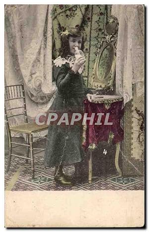 Bild des Verkufers fr Fantaisie - Enfant - Little girl with perfum ebottle - Carte Postale Ancienne zum Verkauf von CPAPHIL