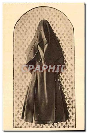 Image du vendeur pour Carte Postale Ancienne Robe de bure petit chapelet de Sainte Therese de l'enfant Jesus Lisieux mis en vente par CPAPHIL
