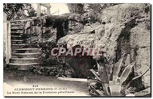 Image du vendeur pour Carte Postale Ancienne Clermont Ferrand Le pont naturel de la fontaine petrifiante mis en vente par CPAPHIL