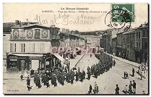 Carte Postale Ancienne St Mihiel Place des halles Defîle des chasseurs a pied Militaria