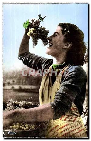 Bild des Verkufers fr Fantaisie - Femme - En Vendanges - A Jolie Grappe joli sourire - grapes - vin - wine - Carte Postale Ancienne zum Verkauf von CPAPHIL