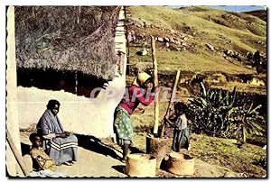 Bild des Verkufers fr Carte Postale Ancienne Republique de Madagascar La vie au Village Malagasy zum Verkauf von CPAPHIL