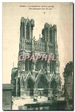 Bild des Verkufers fr Carte Postale Ancienne Reims La Cathdrale apres la guerre The Cathedral after the war zum Verkauf von CPAPHIL