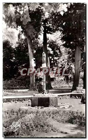 Image du vendeur pour Carte Postale Ancienne Vichy Decoration florale dans le Grand Parc mis en vente par CPAPHIL