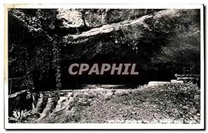 Bild des Verkufers fr Carte Postale Ancienne The escape of the axe Woodkey Hole caves zum Verkauf von CPAPHIL