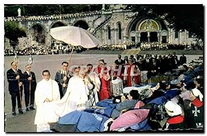 Image du vendeur pour Carte Postale Ancienne Lourdes Benediction des Malades The Blessing of the Sick Benedizione degli ammalati Zegening vand de Zieken mis en vente par CPAPHIL